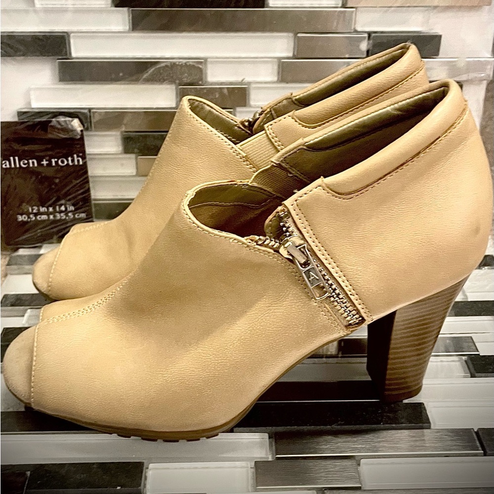 Aerosoles Women's Peep Toe Heeled Shoe
